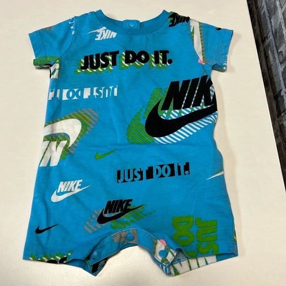 Nike romper‎ - Picture 1 of 6